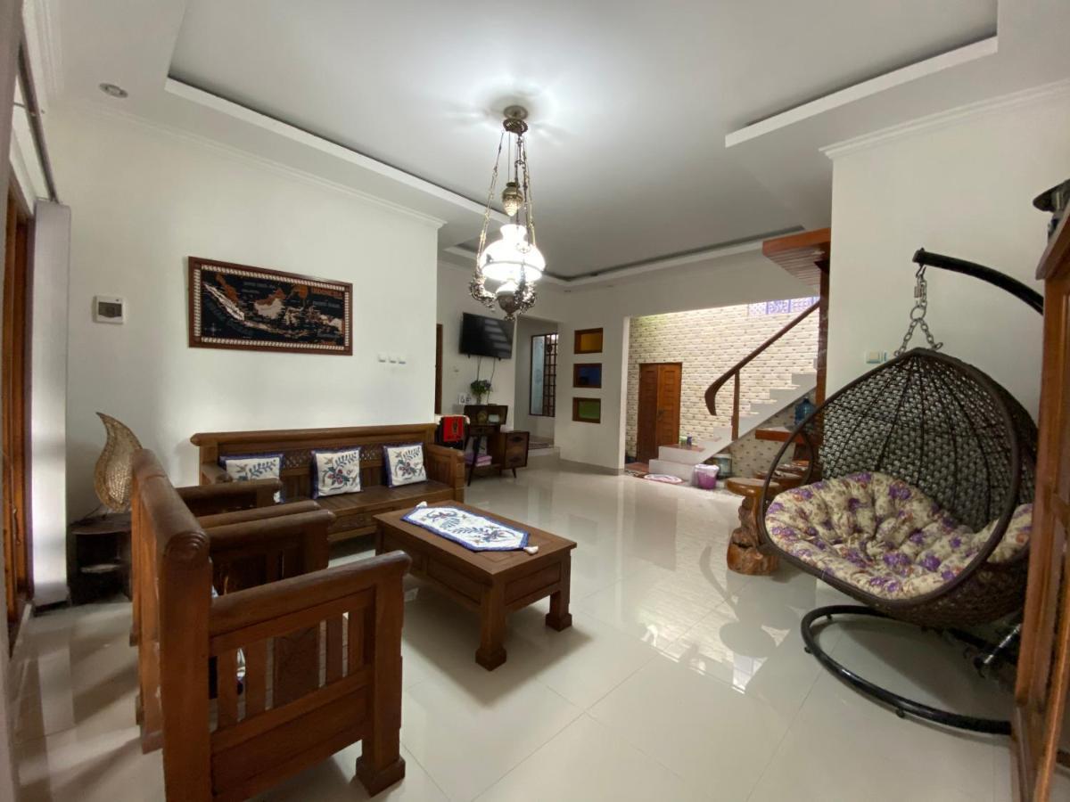 Rengganis Homestay ジョグジャカルタ エクステリア 写真