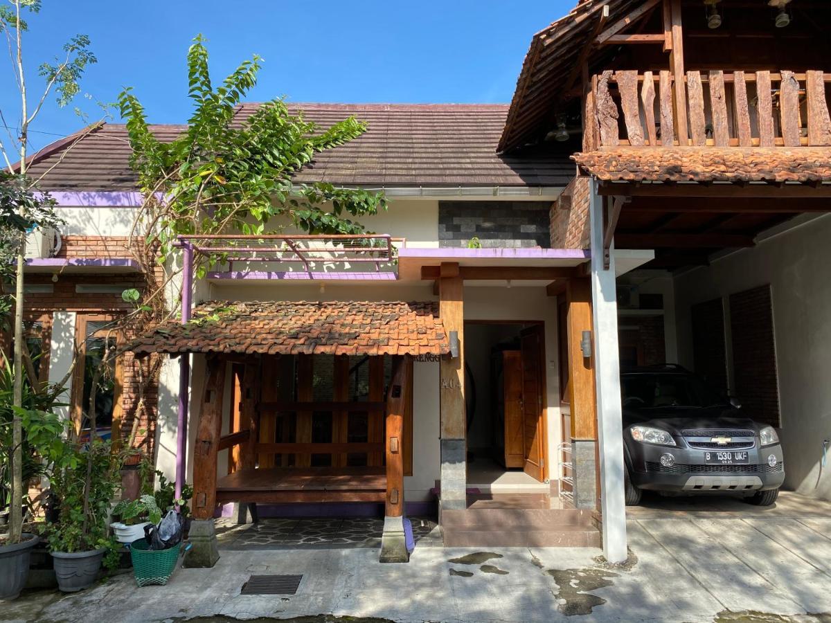 Rengganis Homestay ジョグジャカルタ エクステリア 写真