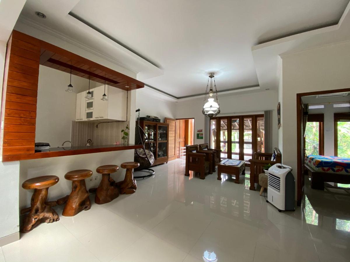 Rengganis Homestay ジョグジャカルタ エクステリア 写真